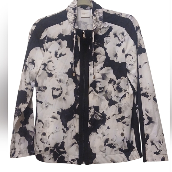 Zenergy Chico's - Black & White Floral Zipper Up Windbreaker, Long Sleeve,... - Picture 14 of 15